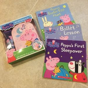 NIB Peppa Pig Bath Buddy Set & 3 used books